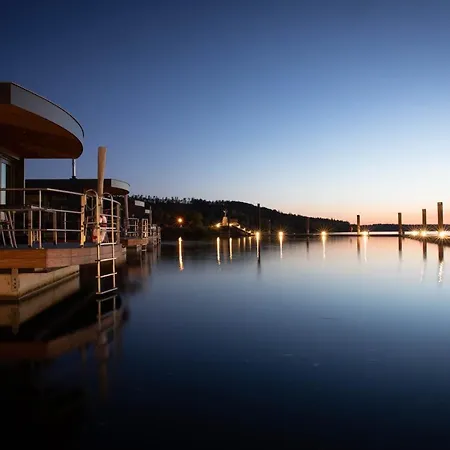 Floating Village Brombachsee Hotel en barco 4*