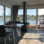 Floating Village Brombachsee 보트호텔 4*
