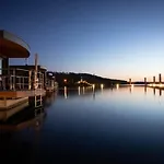 Floating Village Brombachsee 보트호텔 4*